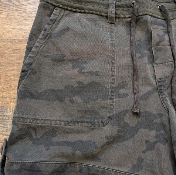 Standard James Perse Shorts Camo Casual Pockets Womens Medium 2 - Picture 3 of 8